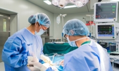 Khàn tiếng, khó nuốt, đi khám phát hiện ung thư thanh quản
