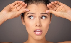 Ánh sáng xanh gây hại như thế nào đến làn da của bạn?