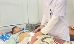 Cứu sống bệnh nhân bị thanh gỗ đâm xuyên bụng