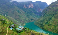 Tàu du lịch trên sông Nho Quế dừng hoạt động