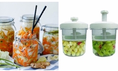 Nên hay không việc muối dưa cà, ngâm sấu trong bình nhựa?