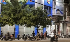 Vụ kẻ bịt mặt dùng búa cướp tiệm vàng: Nghi phạm vứt lại gì ở hiện trường?