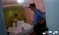 Cảnh sát cứu thiếu nữ tự sát, cô gái kích động để lộ cơ thể, nghe nguyên nhân ai cũng trách quá dại dột