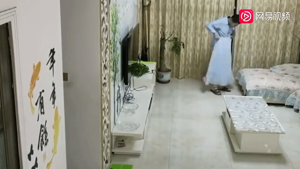 Đặt camera theo dõi, vợ suy sụp khóc cạn nước mắt khi phát hiện bí mật kinh hoàng của chồng