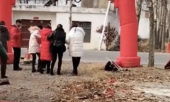 Vỡ ối ngay trong đám cưới, cô dâu khiến chú rể lẫn quan khách hai bên hốt hoảng