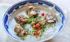 Cách nấu cháo sườn non nóng hổi, ấm bụng ngày mưa lạnh