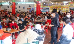 Quán ăn tại Vũng Tàu chật kín khách hàng trong kỳ nghỉ lễ