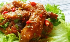 Bật mí công thức món cánh gà sốt chua cay kiểu Thái thơm ngon bất bại