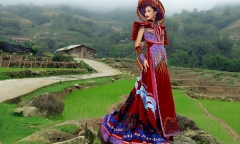 Ấn tượng với trang phục dân tộc dự thi Miss Global 2022 độc đáo của Đoàn Hồng Trang 