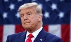 CNN: Công bố hình ảnh ông Trump xả tài liệu của Nhà Trắng vào bồn cầu