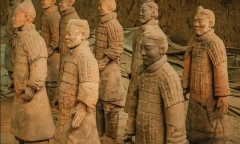Pho tượng đất nung có tư thế kỳ lạ trong lăng mộ Tần Thủy Hoàng