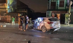 Ô tô 5 chỗ bẹp rúm đầu sau va chạm liên hoàn với 2 xe đầu kéo ở Quảng Ninh