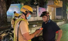 CSGT đo cồn sát nhà hàng tiệc cưới, nhiều người ở TP.HCM nồng độ kịch khung