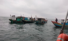 Phát hiện tàu cá không người lái trôi dạt trên biển, 2 vợ chồng mất tích