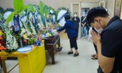 Lãnh đạo công an thăm hỏi chiến sĩ bị thương vụ cháy nhà khiến 3 người tử vong ở Hà Nội