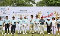 Trao 300 triệu đồng cho Quỹ Khuyến học Việt Nam tại Swing for the Kids 2023