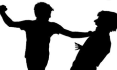 Chuyển đồ giúp vợ người khác, người đàn ông bị đánh hội đồng gây thương tích 14%