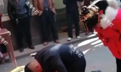 Cô dâu nhất quyết không quỳ lạy bố mẹ chồng, nguyên nhân liên quan đến mẹ chú rể