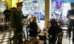 Quận Đống Đa: Lực lượng chức năng nhắc nhở, quán cafe “nháo nhác” mời khách ra về