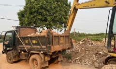 Đổ trái phép hơn 169 tấn chất thải xuống đất canh tác, người đàn ông bị khởi tố