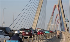 Hà Nội gỡ biển cảnh báo khoảng cách trên cầu Nhật Tân