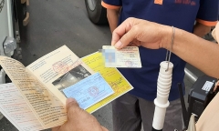 Điều khiển xe máy cần có những giấy tờ gì?