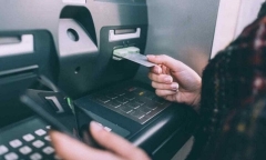 Rút tiền ở ATM bị rách phải làm sao?