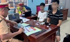 Hai thanh niên dương tính với ma túy, lái ô tô bỏ chạy khi CSGT yêu cầu dừng xe kiểm tra