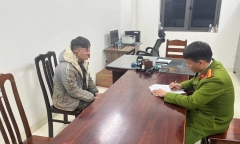 Đi giao hàng bị rơi tiền, nam shipper tới công an trình báo bị cướp