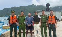 Bắt giữ đối tượng truy nã Trần Văn Phúc trên tàu cá