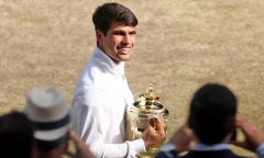 Thắng áp đảo Djokovic, Carlos Alcaraz đi vào lịch sử nhanh hơn 
