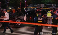 Ô tô lao vào người đi bộ ở Seoul, 9 người thiệt mạng