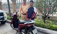 Tên trộm xe máy 