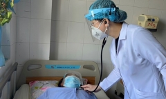 Tin tức đời sống ngày 9/12: Hạt hồng xiêm mắc trong phế quản bệnh nhân 26 năm