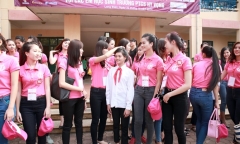 Thí sinh thi Hoa hậu Việt Nam 2014 xinh tươi đi từ thiện
