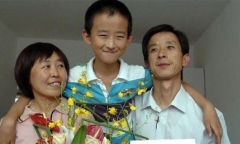 “Thần đồng” đòi bố mẹ mua nhà ở thủ đô mới thi tốt nghiệp, ai nấy chỉ trích rồi bái phục sau 8 năm
