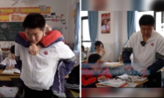 Cảm động bé trai kiên trì cõng người bạn bị liệt đến lớp suốt 6 năm