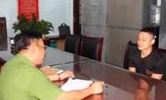 Nam thanh niên cho vay tín dụng đen với hình thức cầm cố giấy tờ xe, lãi suất hơn 182%/năm