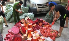 Tàng trữ pháo trái phép để buôn bán, đốt trong dịp Tết có thể bị phạt tù bao nhiêu năm?