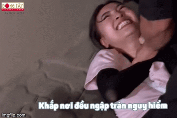 Running Man Việt Nam: Lan Ngọc chống trả quyết liệt khi bị Kim Jong Kook nhấc bổng nhưng sao mặt đầy