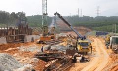 Xem xét điều chuyển khối lượng nhà thầu chậm trễ tại các Dự án Cao tốc Bắc - Nam