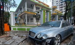 Hà Nội: Kỳ lạ những xe ôtô hạng sang, có giá tiền tỷ bị bỏ ở vỉa hè nhiều năm
