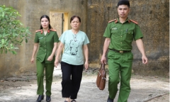 Hà Tĩnh: Bắt người phụ nữ thay tên đổi họ, trốn truy nã suốt 28 năm