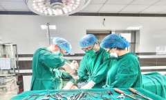  Bệnh nhân biến dạng cẳng tay vì tự ý điều trị bằng thuốc nam