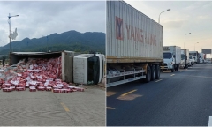 Tin tức tai nạn giao thông mới nhất ngày 10/12: Xe tải gặp tai nạn, QL1A qua Quảng Nam ùn tắc