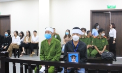 Những hình ảnh đầu tiên phiên xử gã thợ mộc đóng 10 cây đinh vào đầu bé gái 3 tuổi