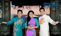 Lâm Chi Khanh cùng Minh Anh đi lễ Xuân đầu năm