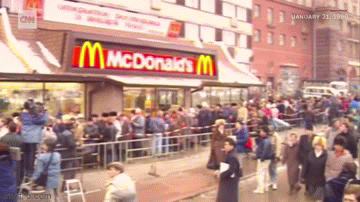 Nga mở chuỗi hàng ăn thay thế McDonald's, tấp nập đón khách