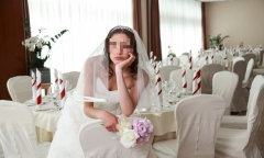 Phát hiện bí mật giữa mẹ ruột và bạn trai, cô gái giận dữ hủy hôn ngay tức khắc