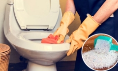 Có nên tận dụng nước xà phòng giặt quần áo để cọ bồn cầu?